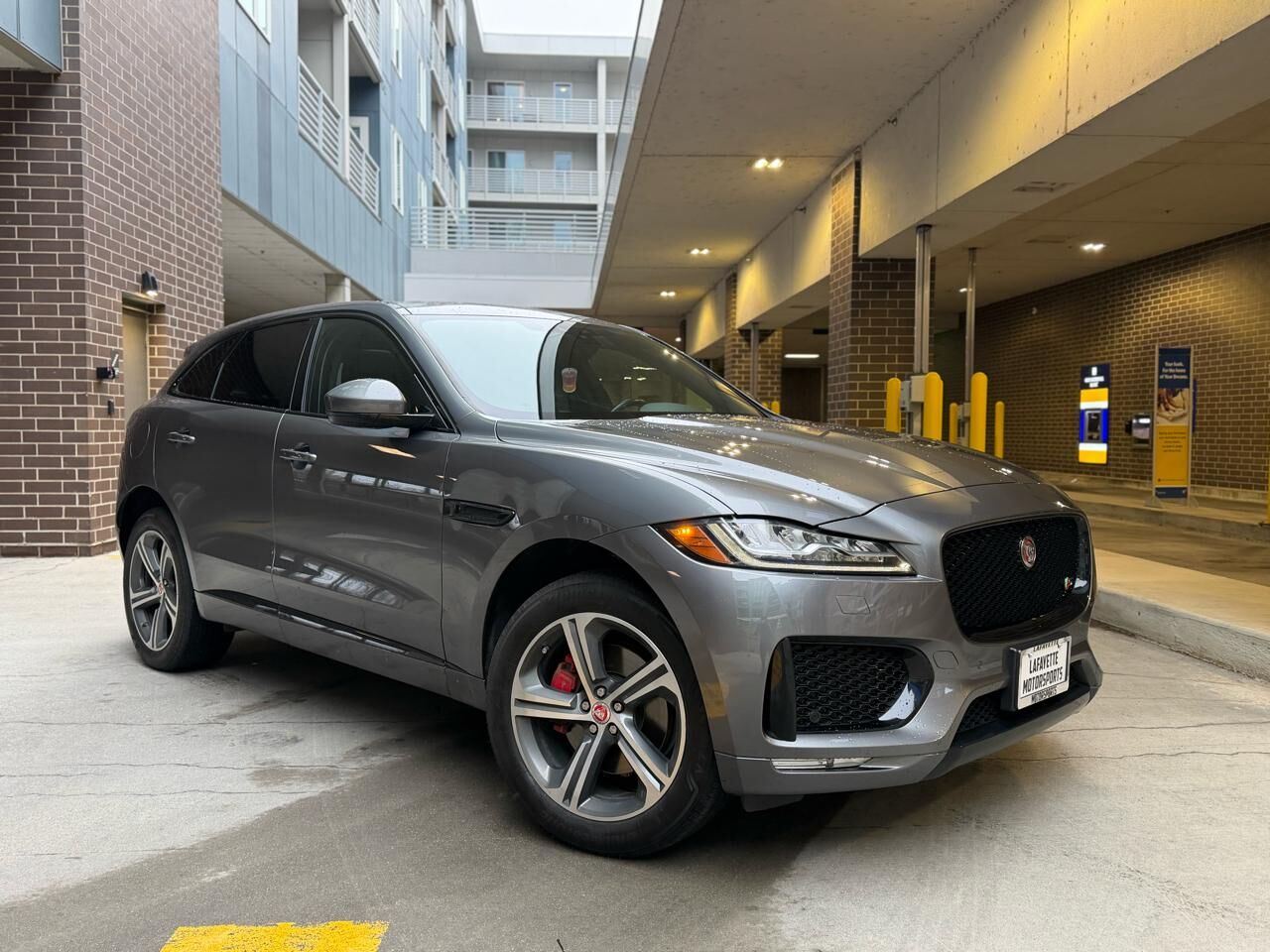 2017 JAGUAR F-Pace