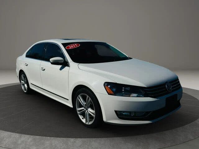 2015 VOLKSWAGEN Passat