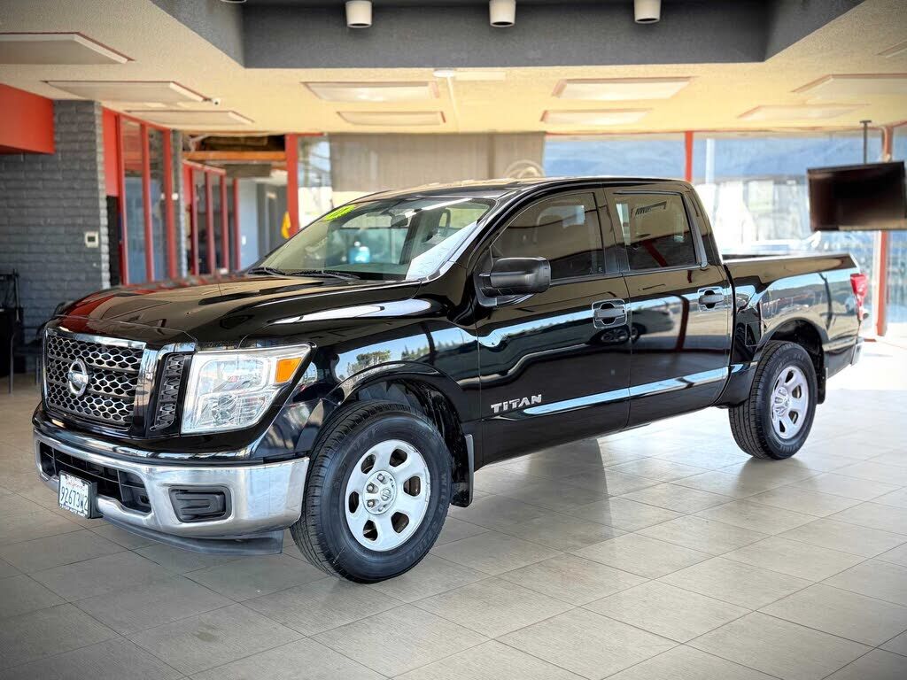 2017 NISSAN Titan