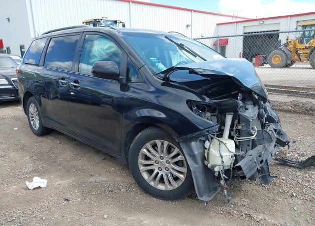 2015 TOYOTA Sienna