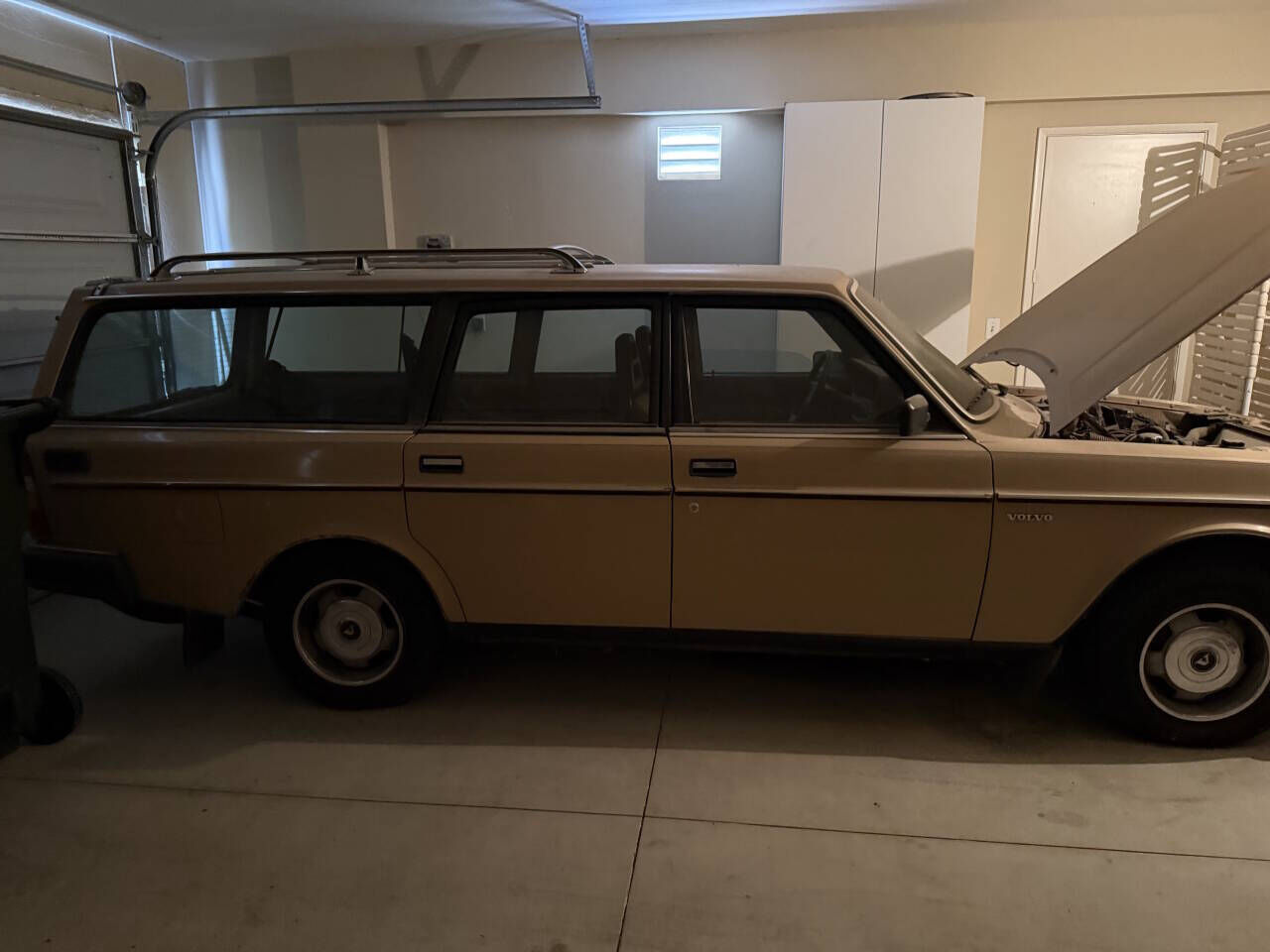 1985 VOLVO 240 Series