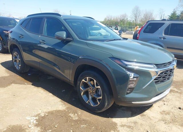 2025 CHEVROLET Trax