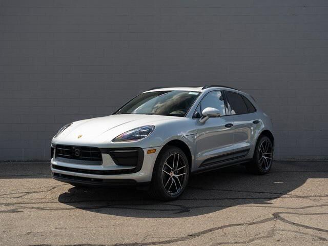 2026 PORSCHE Macan