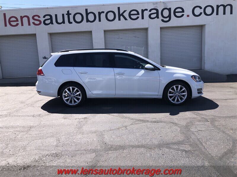 2017 VOLKSWAGEN Golf SportWagen