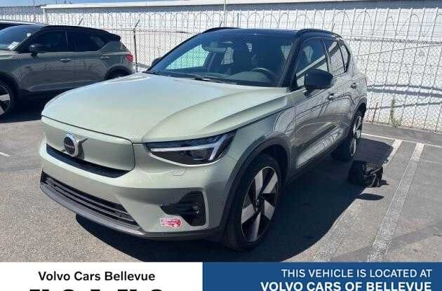 2023 VOLVO XC40