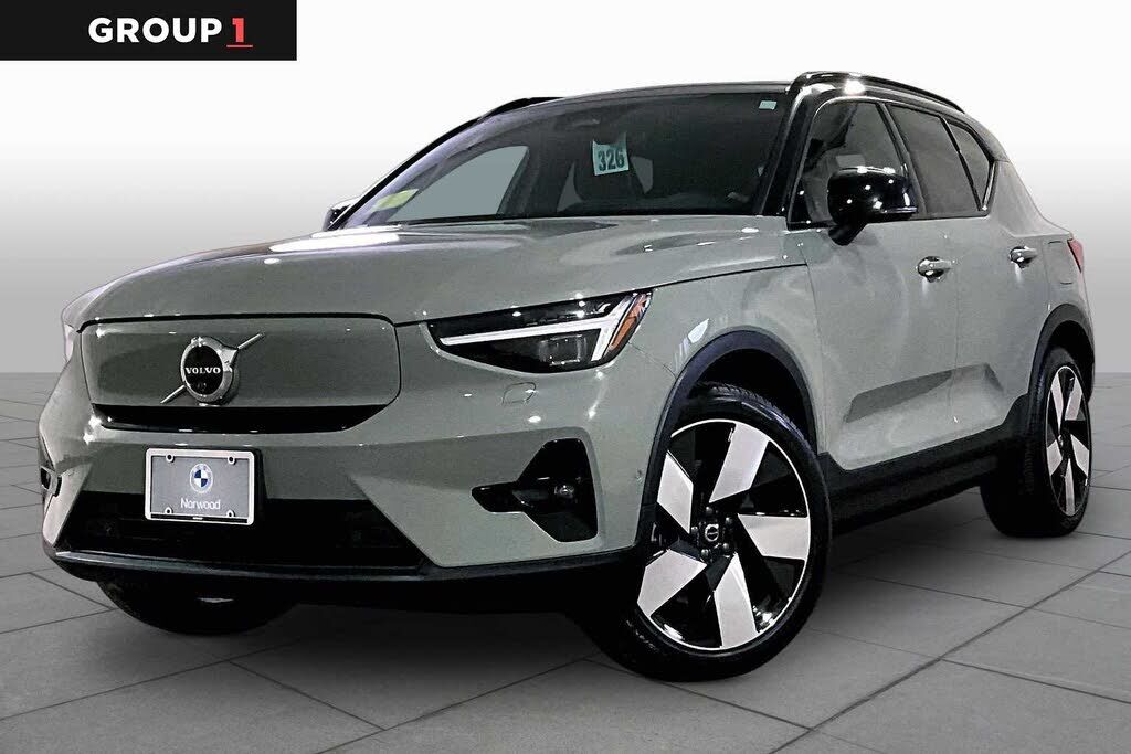 2024 VOLVO XC40