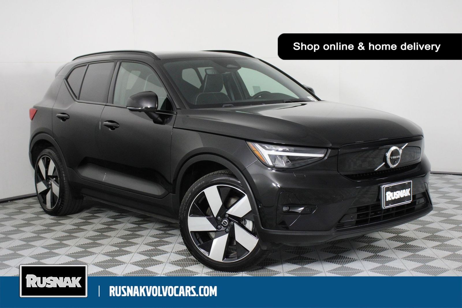 2023 VOLVO XC40