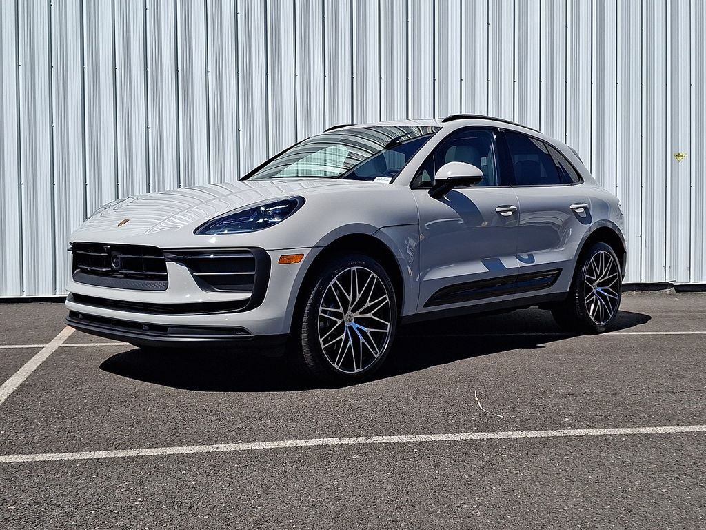 2026 PORSCHE Macan