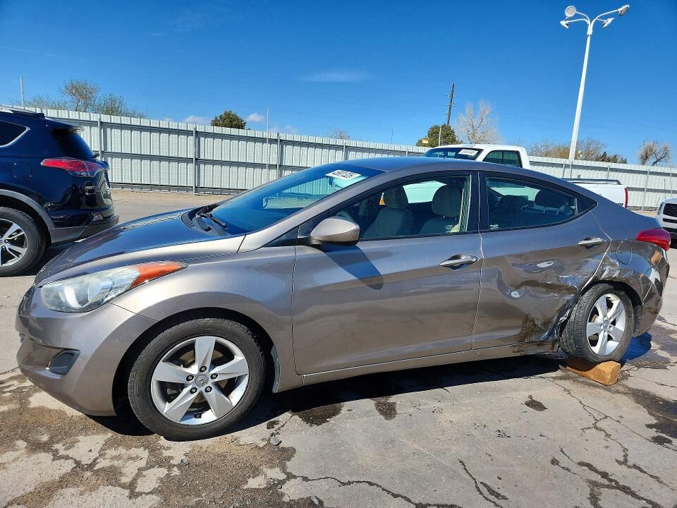 2013 HYUNDAI Elantra