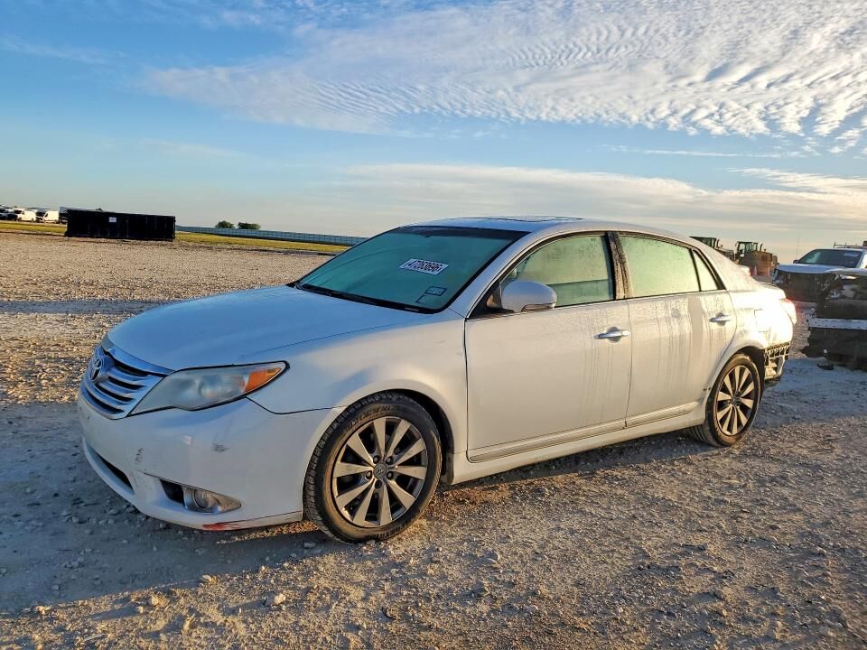 2011 TOYOTA Avalon