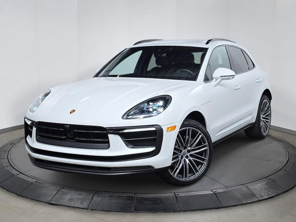 2025 PORSCHE Macan