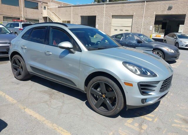 2018 PORSCHE Macan