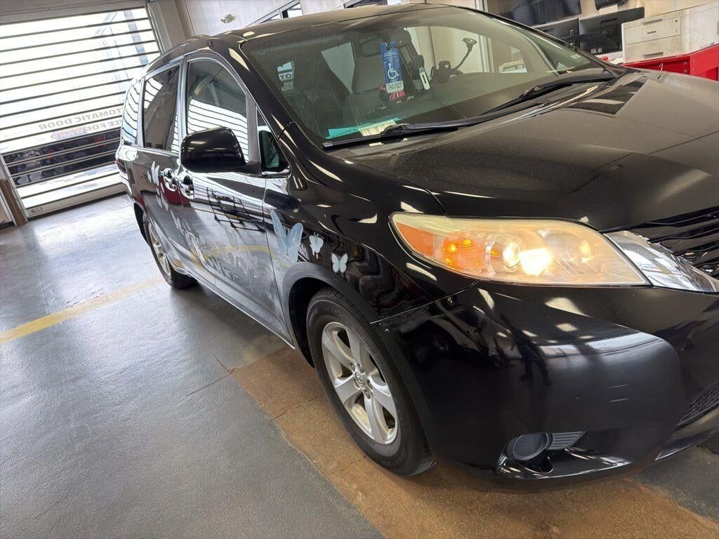 2016 TOYOTA Sienna
