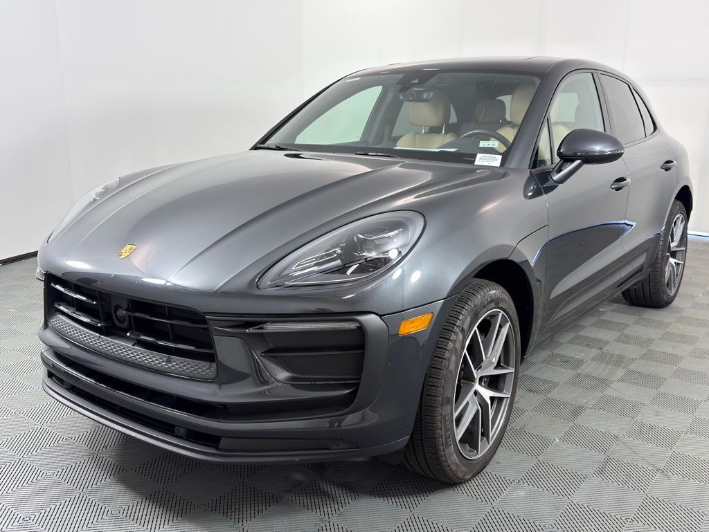 2023 PORSCHE Macan