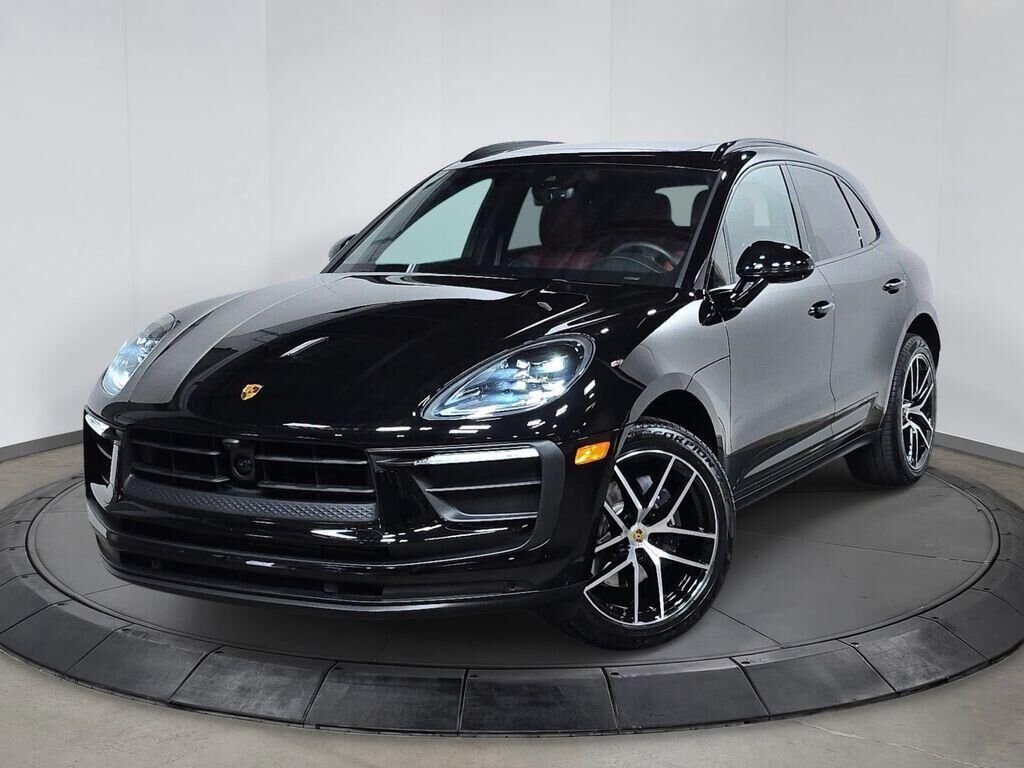 2025 PORSCHE Macan