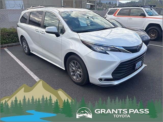 2023 TOYOTA Sienna