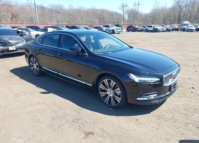 2023 VOLVO S90