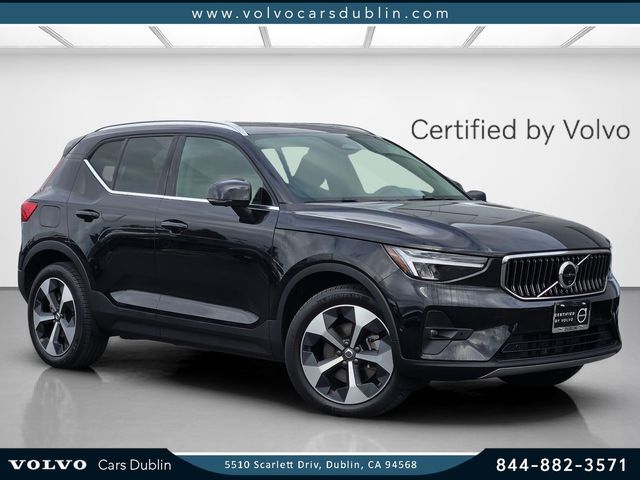 2025 VOLVO XC40