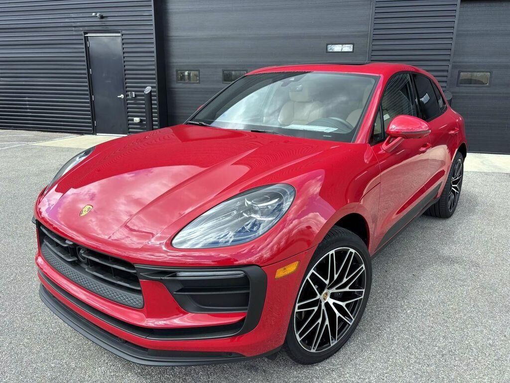 2026 PORSCHE Macan