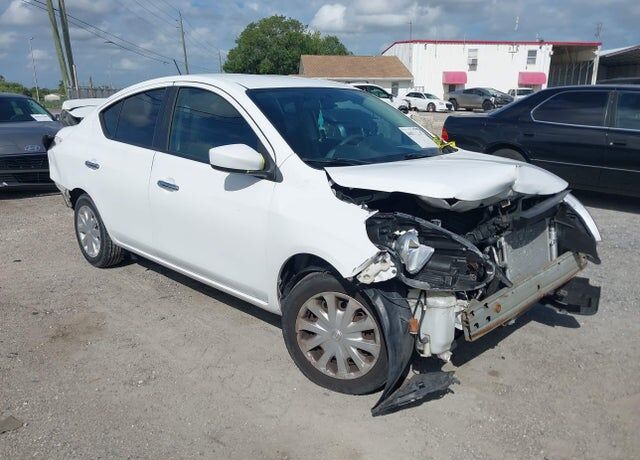 2015 NISSAN Versa