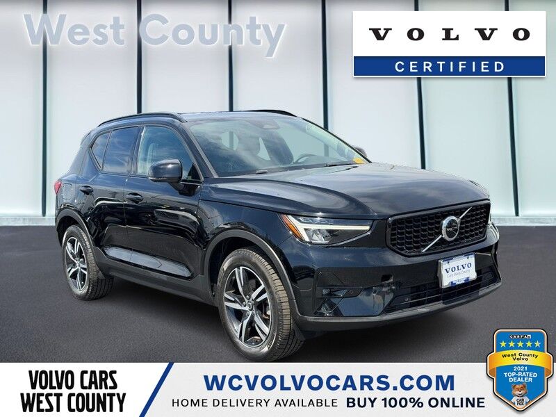 2023 VOLVO XC40