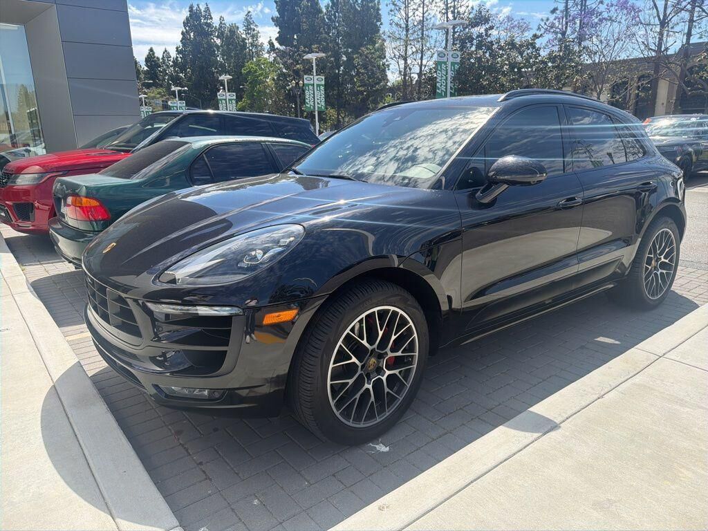 2017 PORSCHE Macan