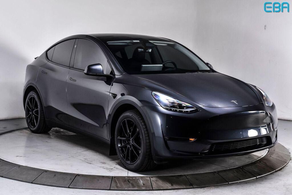 2024 TESLA Model Y