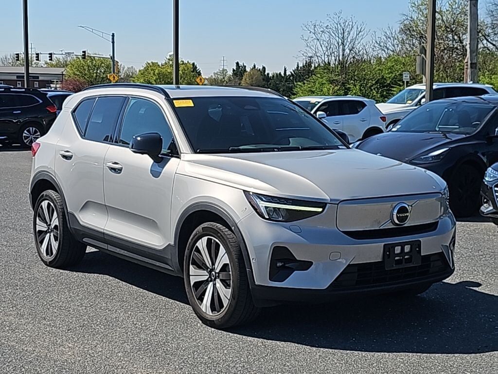 2023 VOLVO XC40