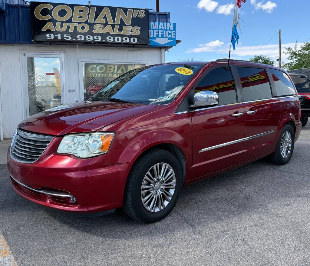 2013 CHRYSLER Town and Country