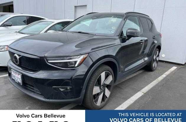 2023 VOLVO XC40