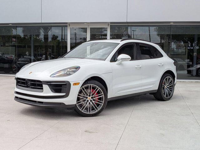 2026 PORSCHE Macan