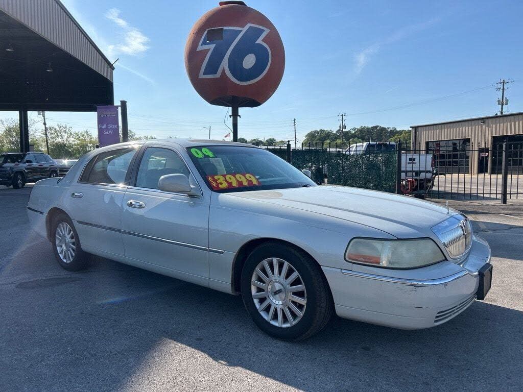 2004 LINCOLN Town Car