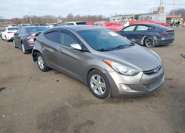 2013 HYUNDAI Elantra