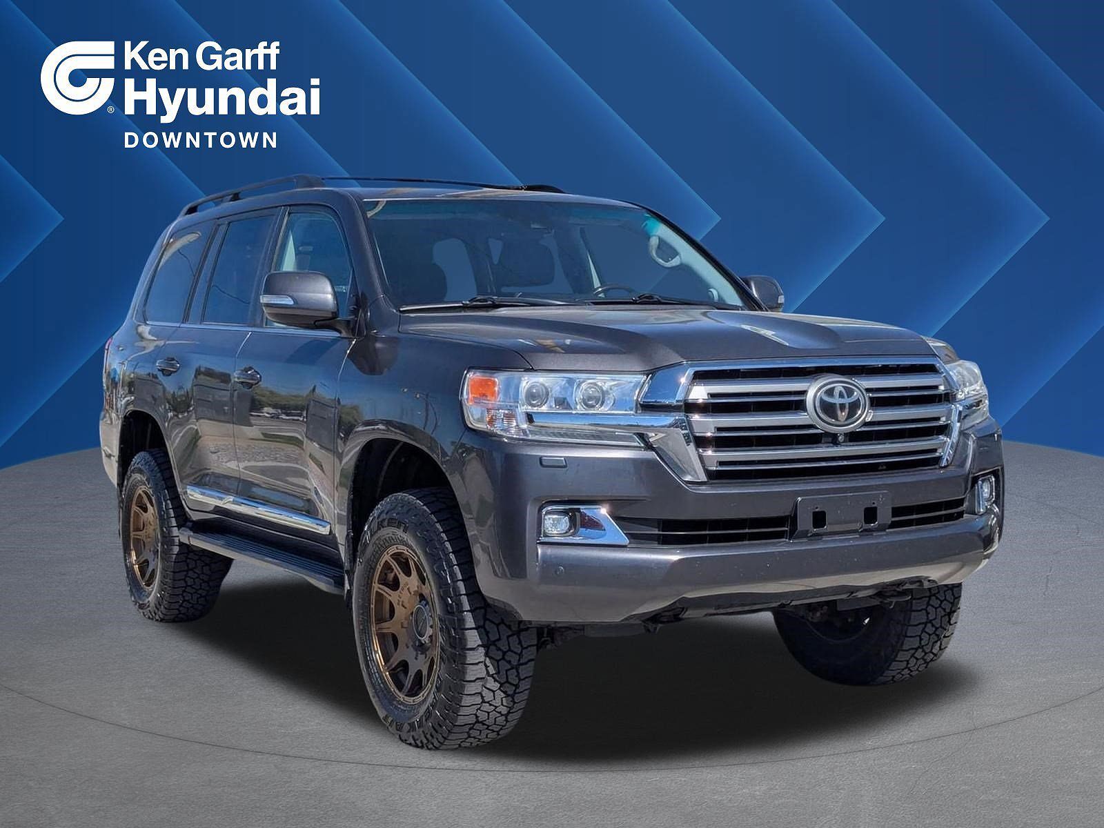 2016 TOYOTA Land Cruiser