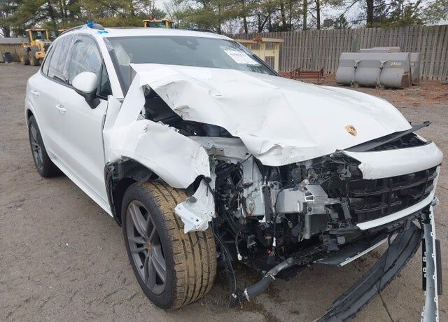 2025 PORSCHE Cayenne