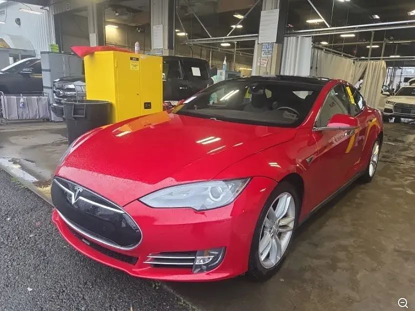 2015 TESLA Model S
