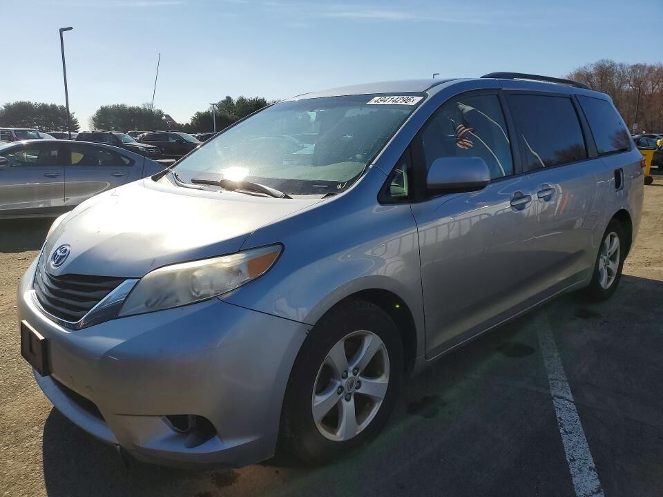 2012 TOYOTA Sienna