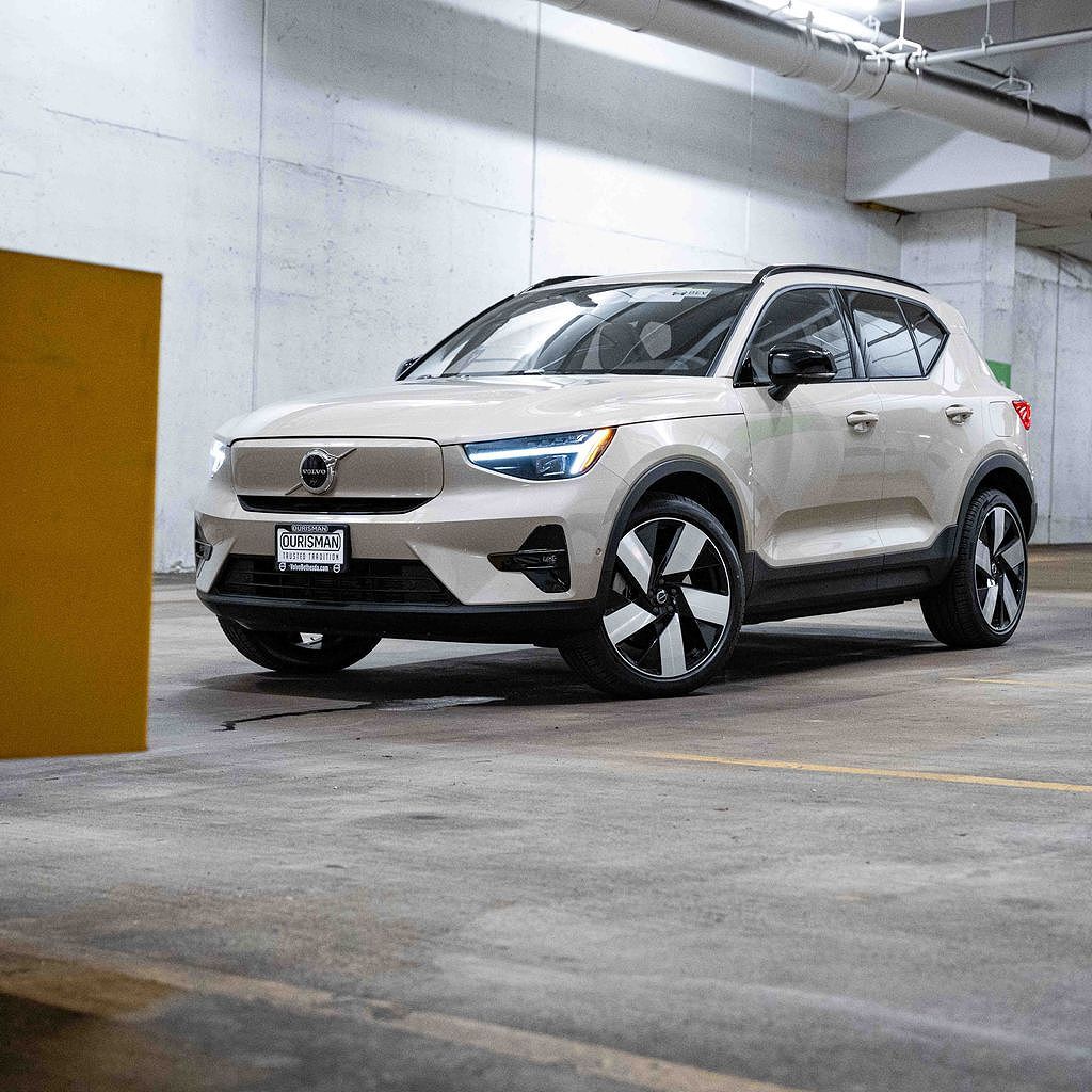 2026 VOLVO EX40