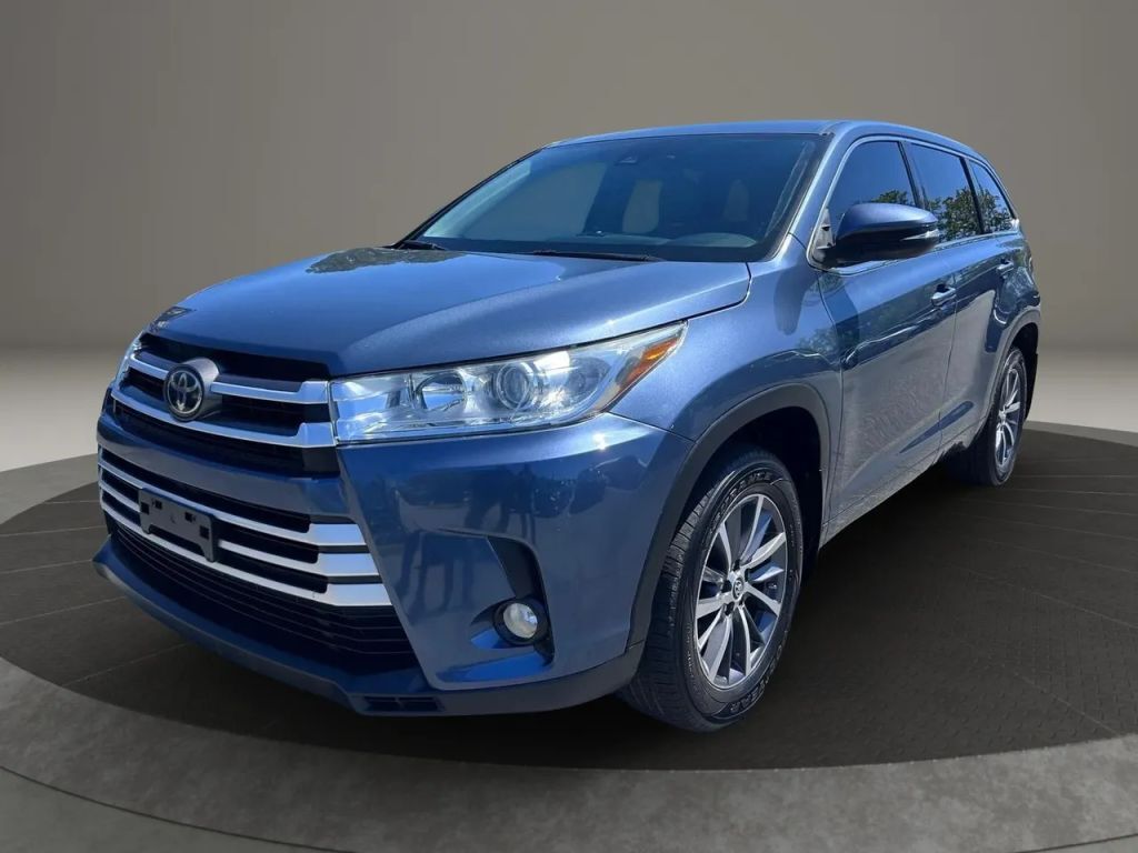 2017 TOYOTA Highlander