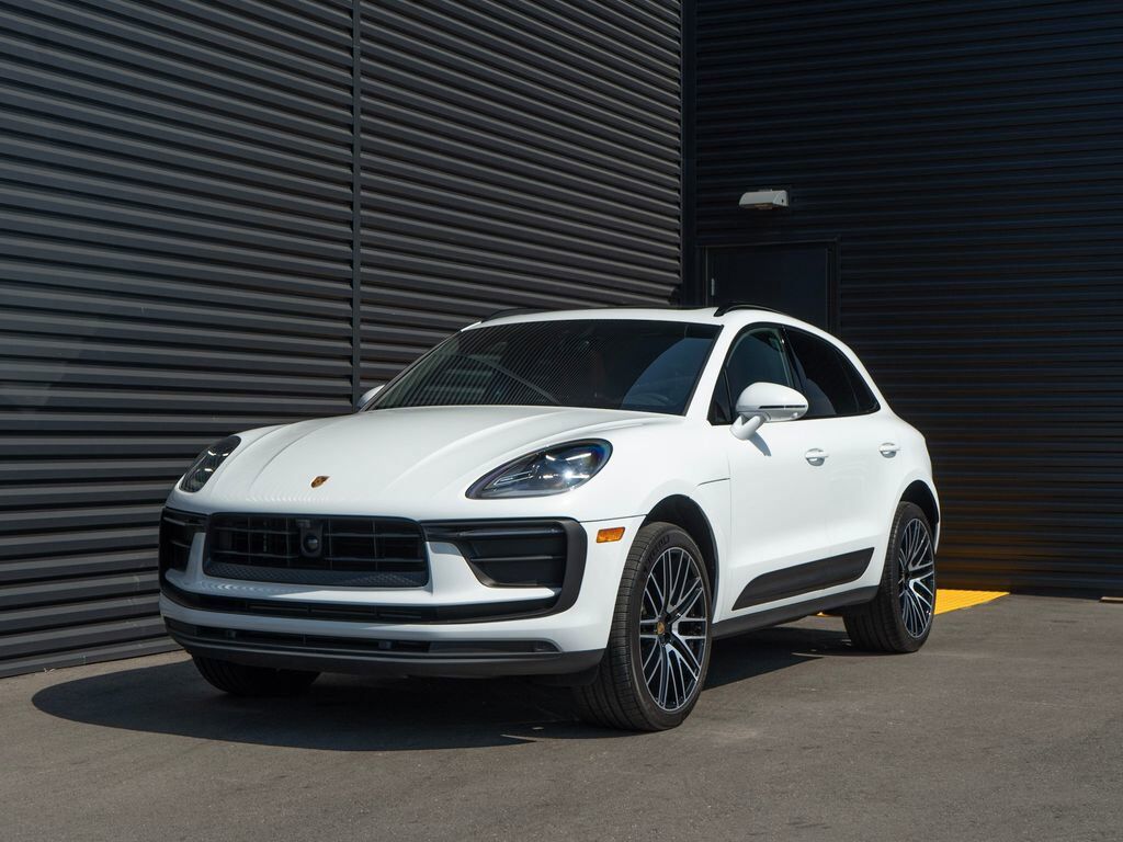 2025 PORSCHE Macan