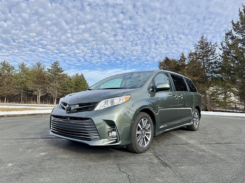 2019 TOYOTA Sienna
