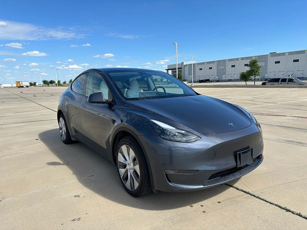 2024 TESLA Model Y