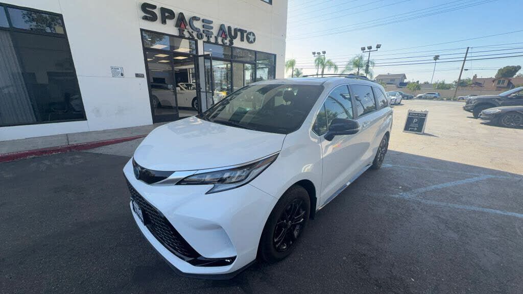 2024 TOYOTA Sienna