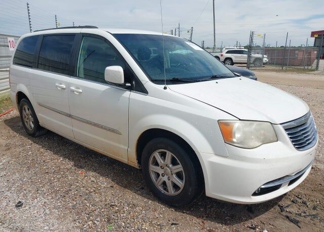 2012 CHRYSLER Town and Country
