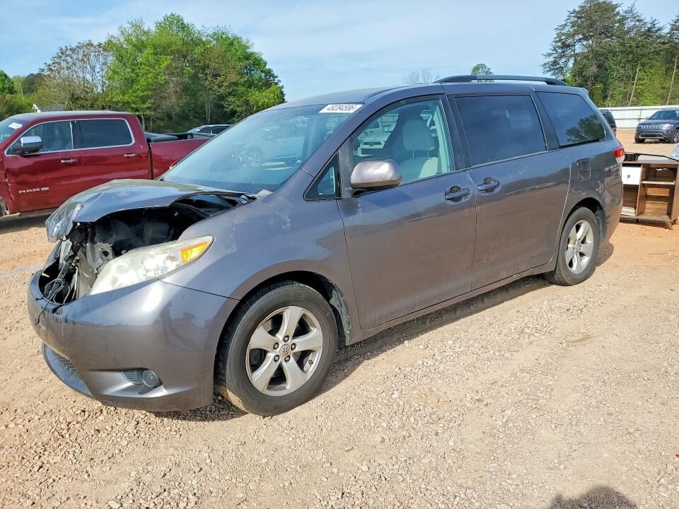 2014 TOYOTA Sienna