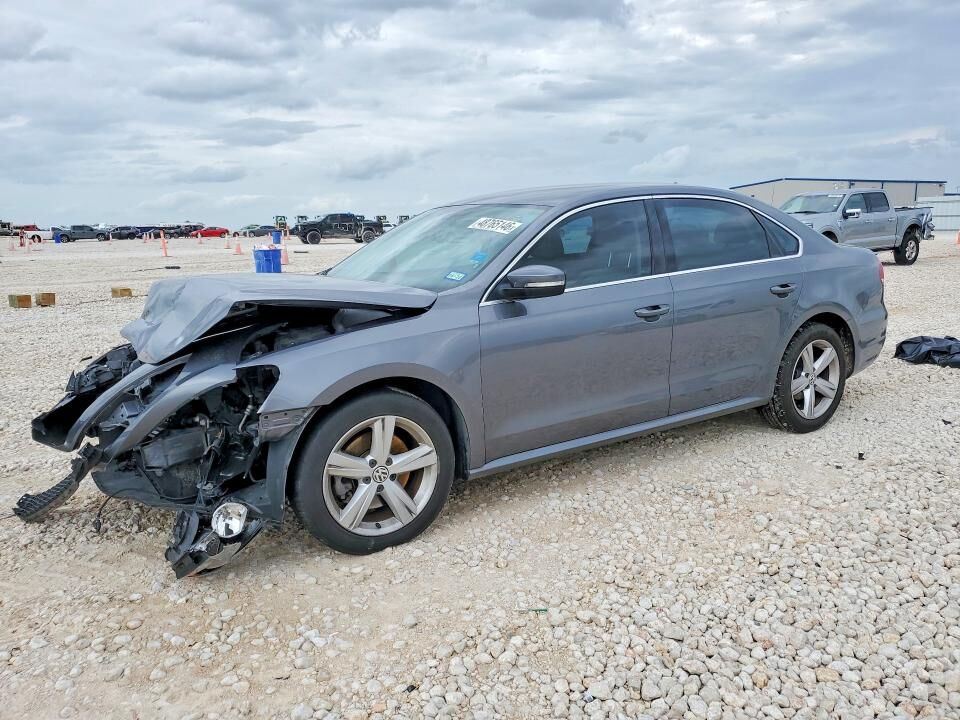 2013 VOLKSWAGEN Passat