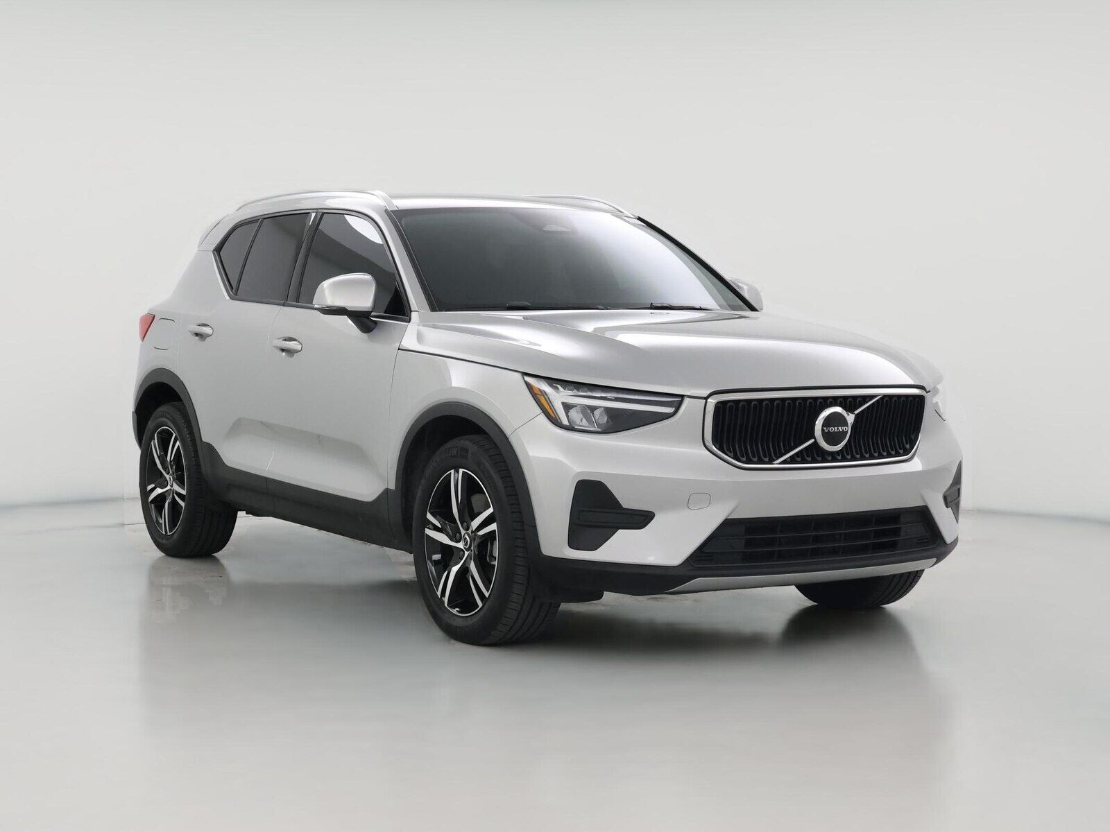 2023 VOLVO XC40