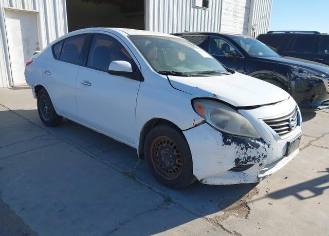 2014 NISSAN Versa