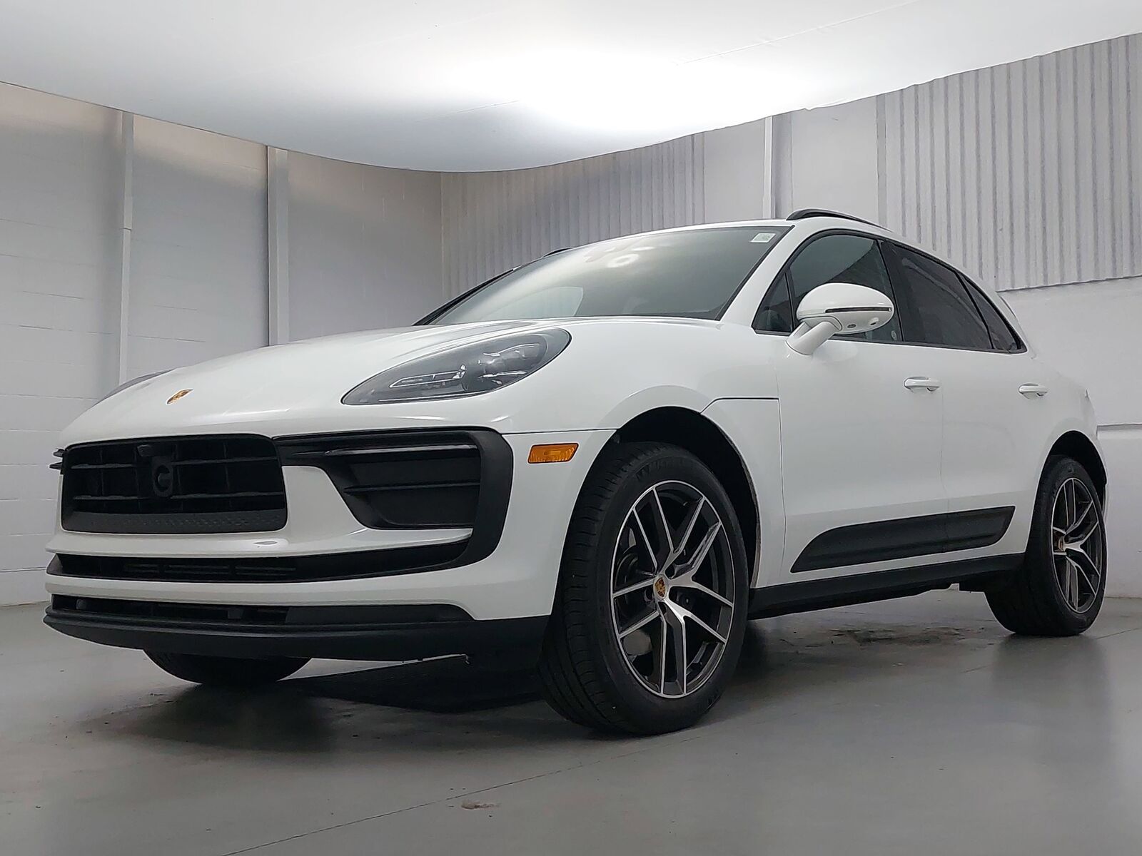 2024 PORSCHE Macan