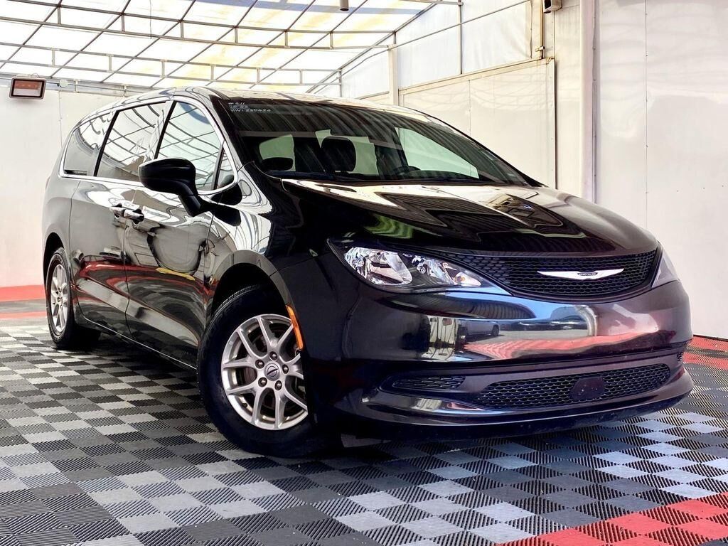 2022 CHRYSLER Voyager